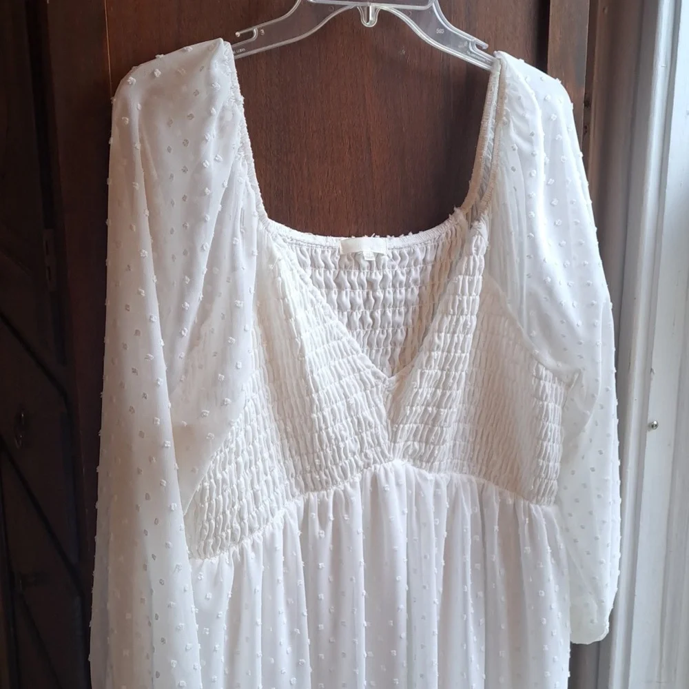 Ultra Flirt Womans Size 2X White Swiss Dot Smocked Tiered V Neck Summer Dress - Picture 3 of 5
